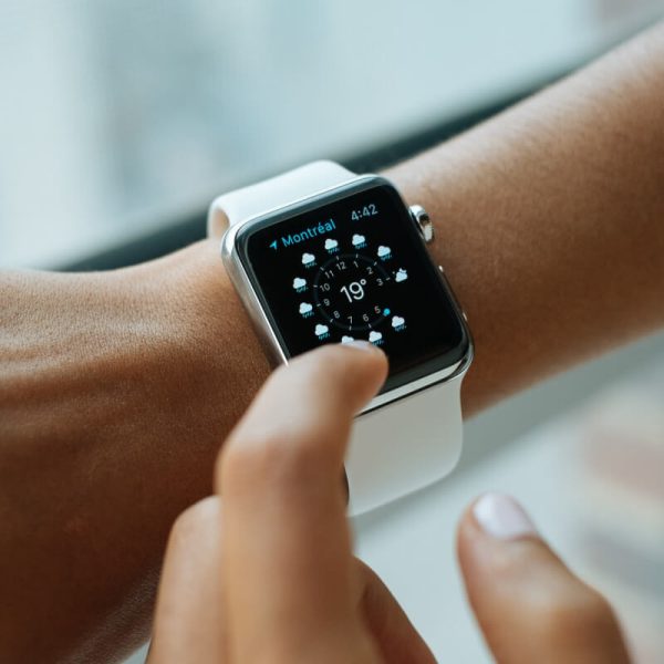 Smartwatch with Bright Touchscreen Display, Up to 6 Days of Battery Life, Orchid Purple - Imagem 2